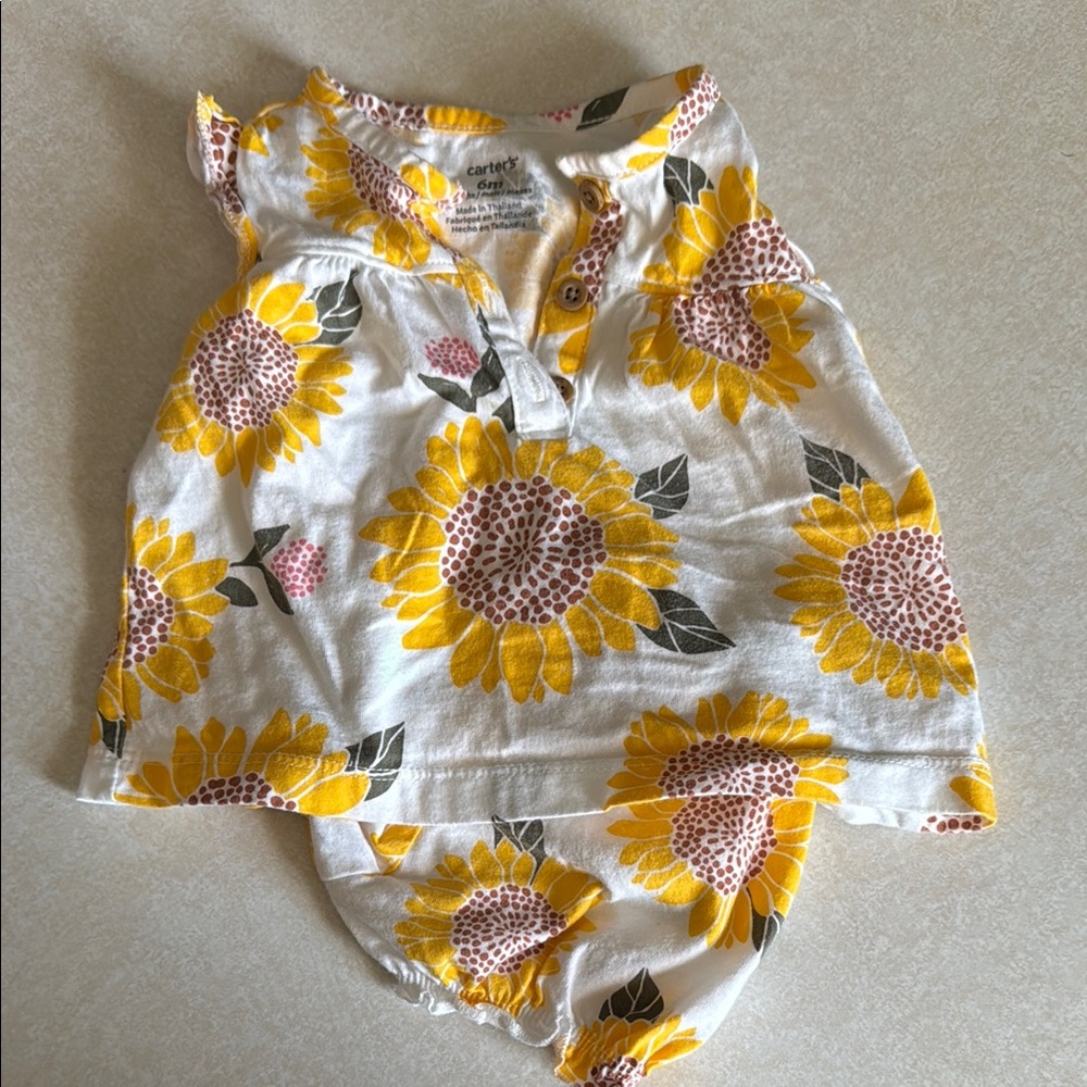 4 pieces of Carter’s size 6 months